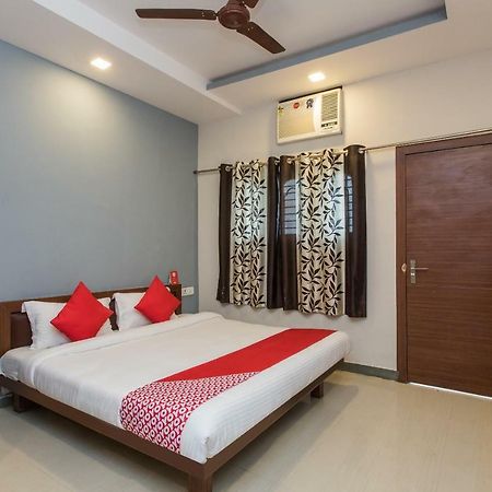 Oyo 17161 Hotel Mahalaxmi Удджайн Экстерьер фото