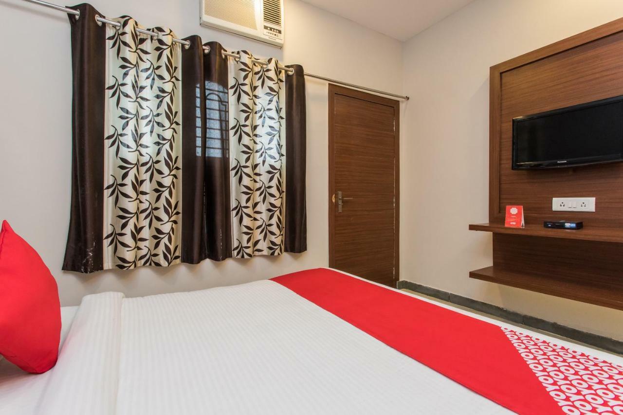 Oyo 17161 Hotel Mahalaxmi Удджайн Экстерьер фото